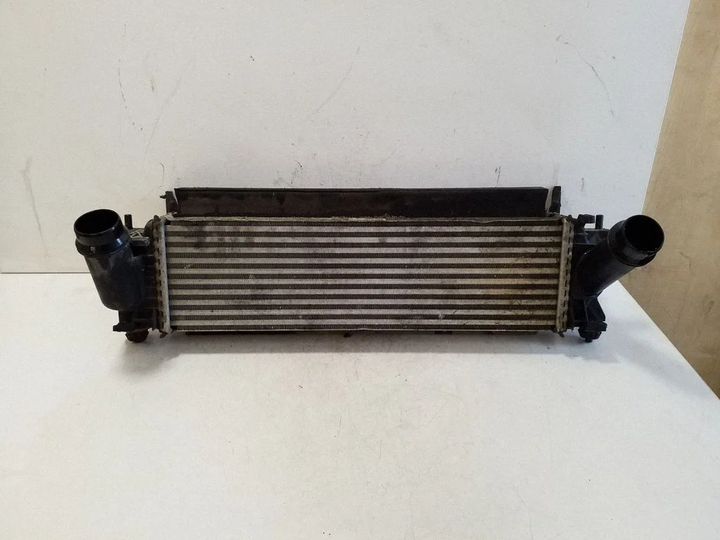 Vahejahuti radiaator – Nissan Navara D23 (2015-)