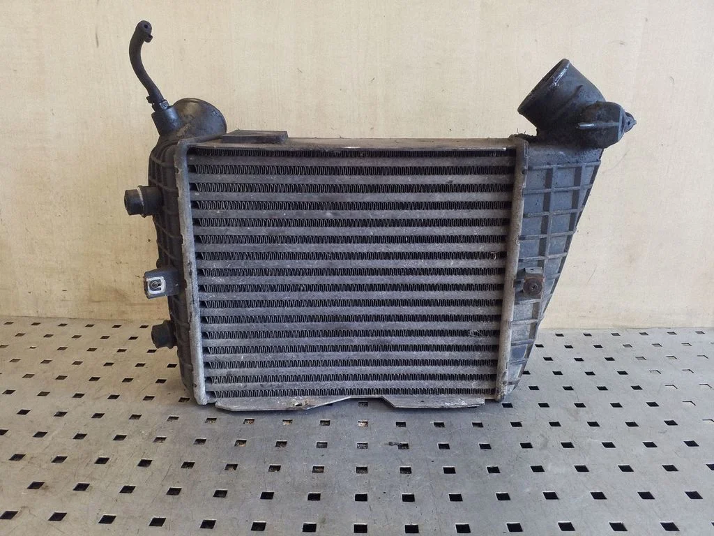 Starpdzesētāja (interkūlera) radiators 4A0145805K