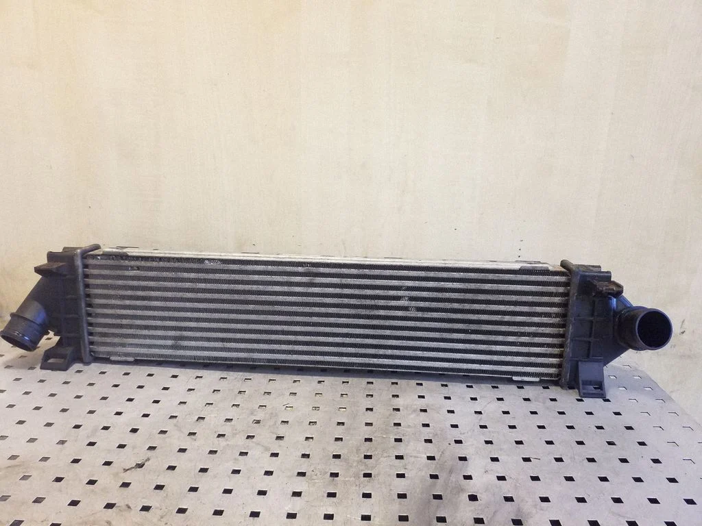 Vahejahuti radiaator 6G919L440AE