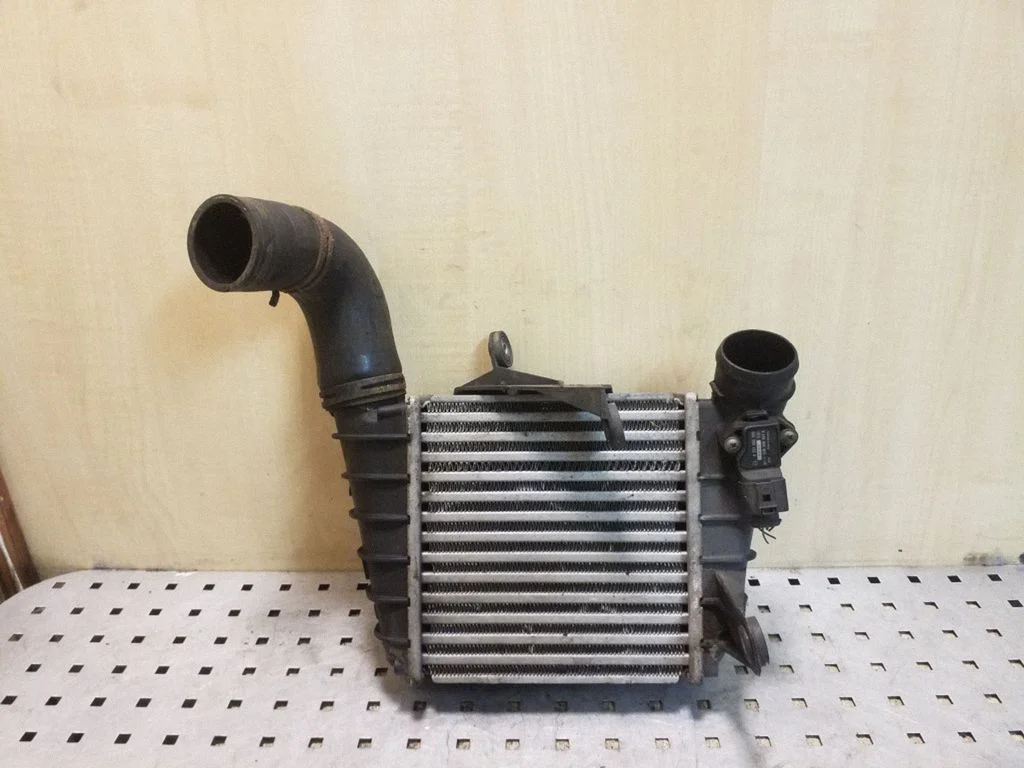 Vahejahuti radiaator 6Q0145804A