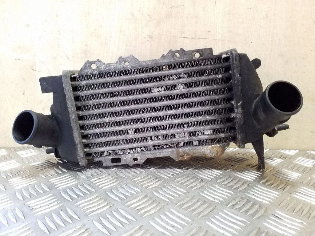 Vahejahuti radiaator 52475657