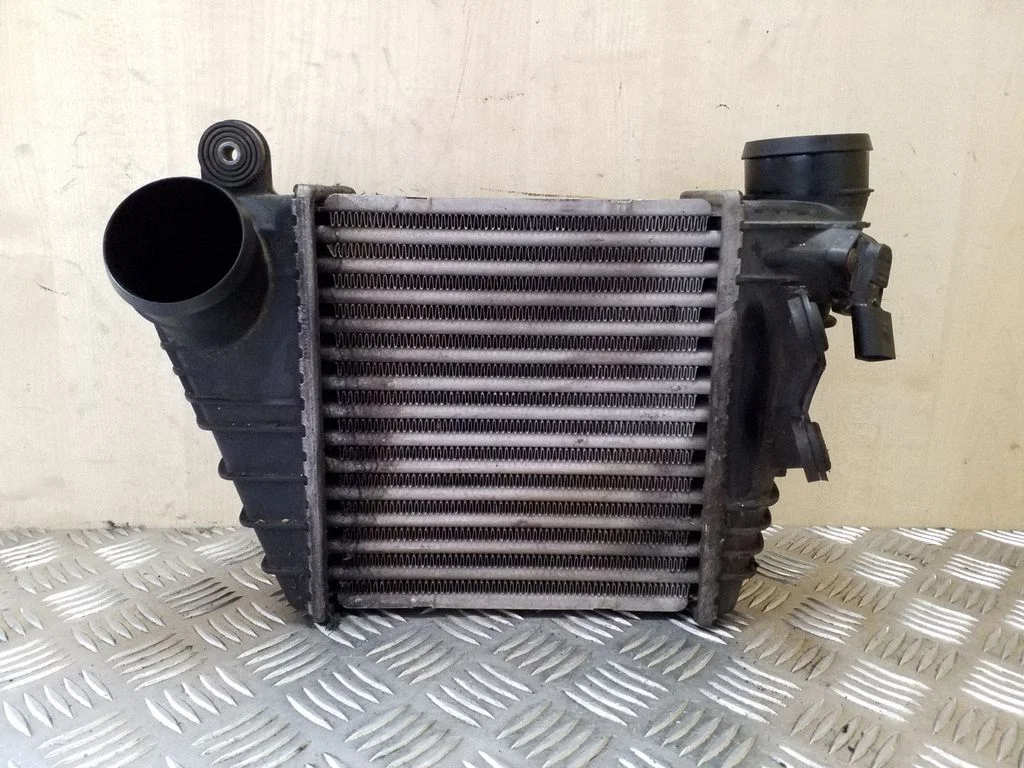 Intercooler radiator 1J0121467A