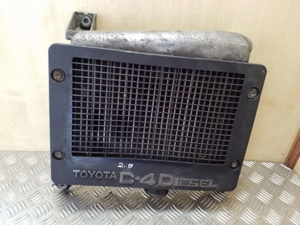 Vahejahuti radiaator 27040332