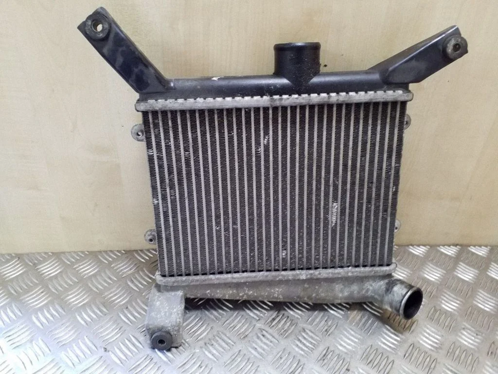 Vahejahuti radiaator 27040332