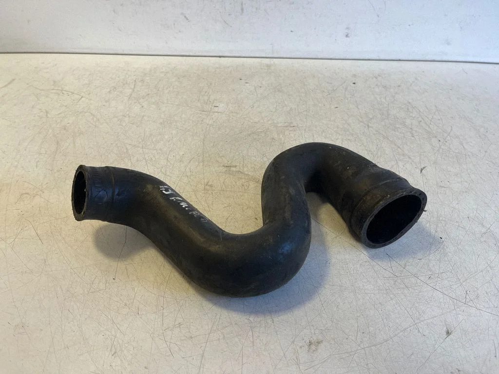 Wąż / rura intercoolera 8D0145828H