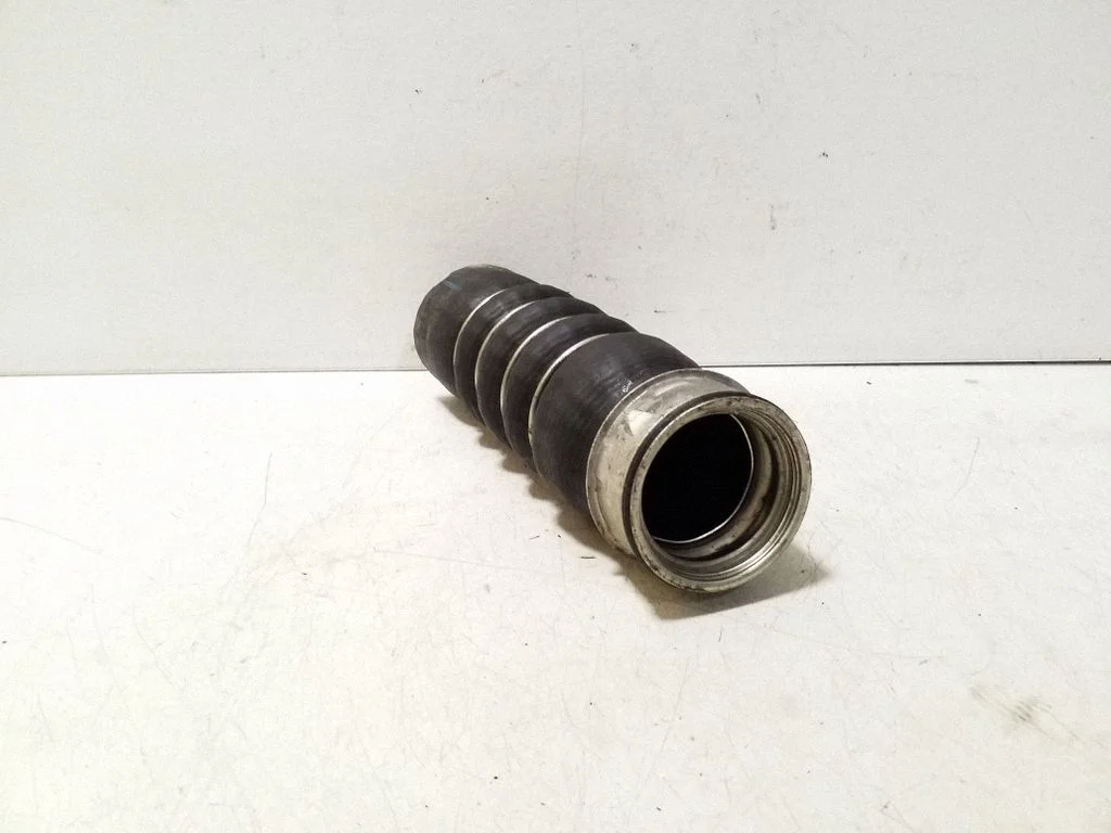 Vahejahuti voolik (-ud)/ toru (-d) 3C0145834L