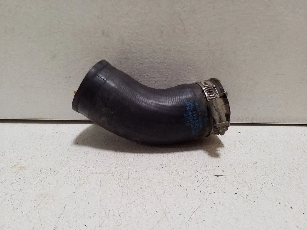 Intercooler hose/pipe 04L145828G