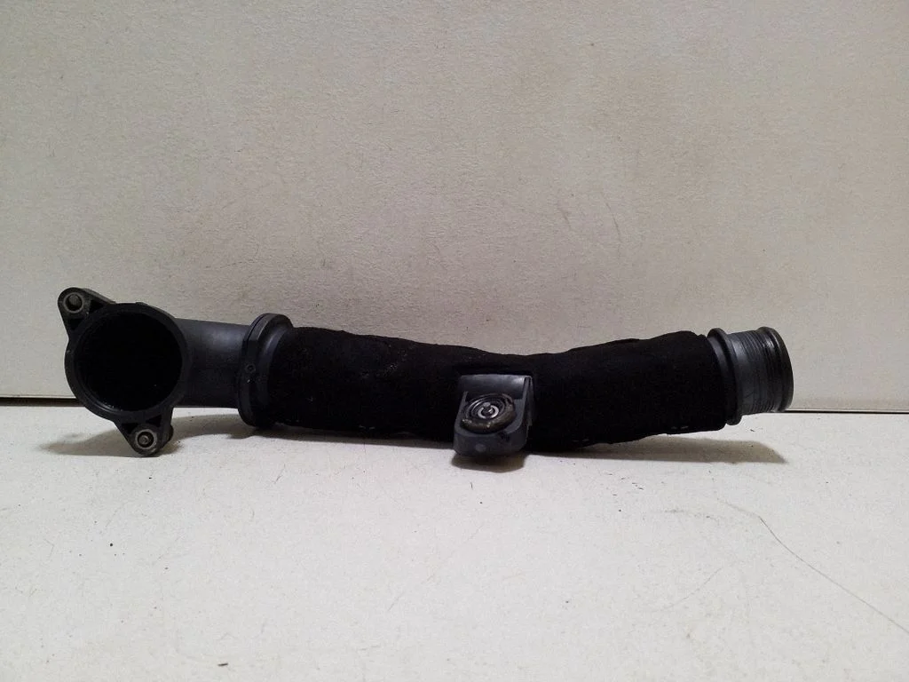 Intercooler hose/pipe 04L145762AH