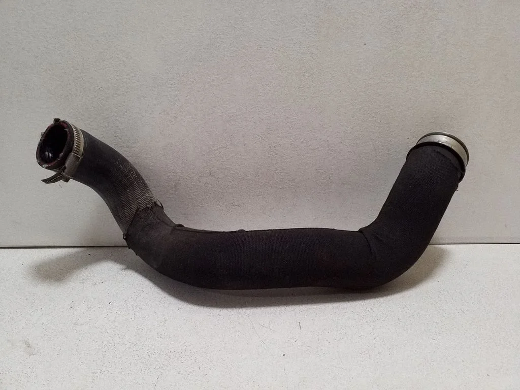 Vahejahuti voolik (-ud)/ toru (-d)