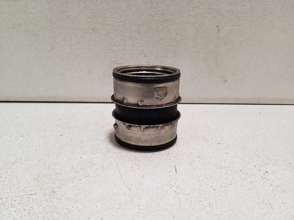 Vahejahuti voolik (-ud)/ toru (-d) 1J0145834T