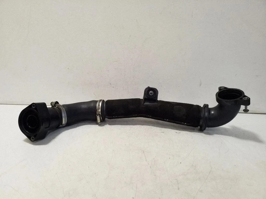 Vahejahuti voolik (-ud)/ toru (-d) 04L145828G