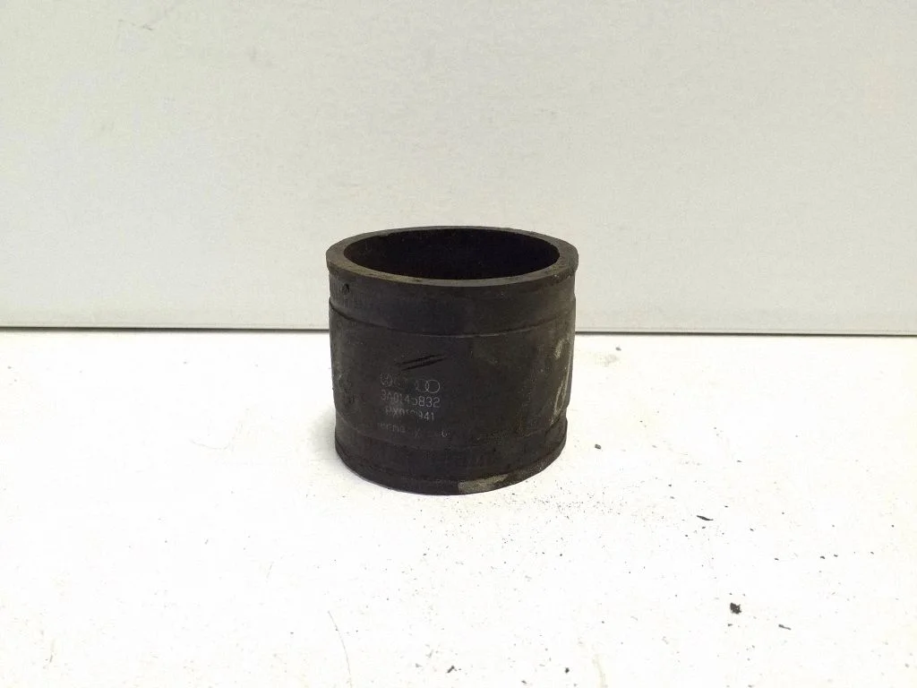 Vahejahuti voolik (-ud)/ toru (-d) 3A0145832