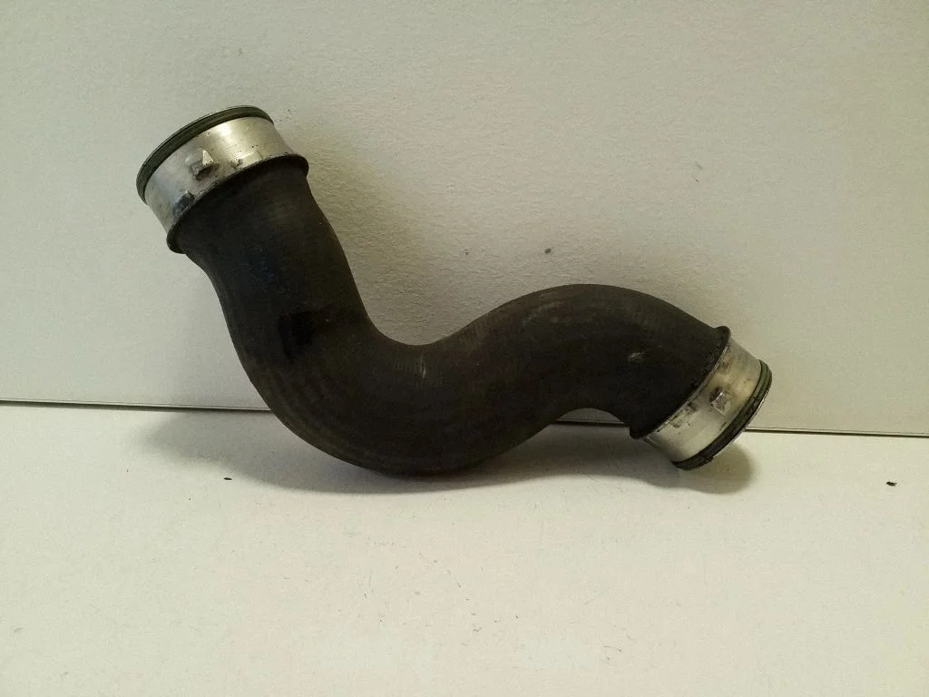 Vahejahuti voolik (-ud)/ toru (-d) – Volkswagen Passat B6 (2005-2010)