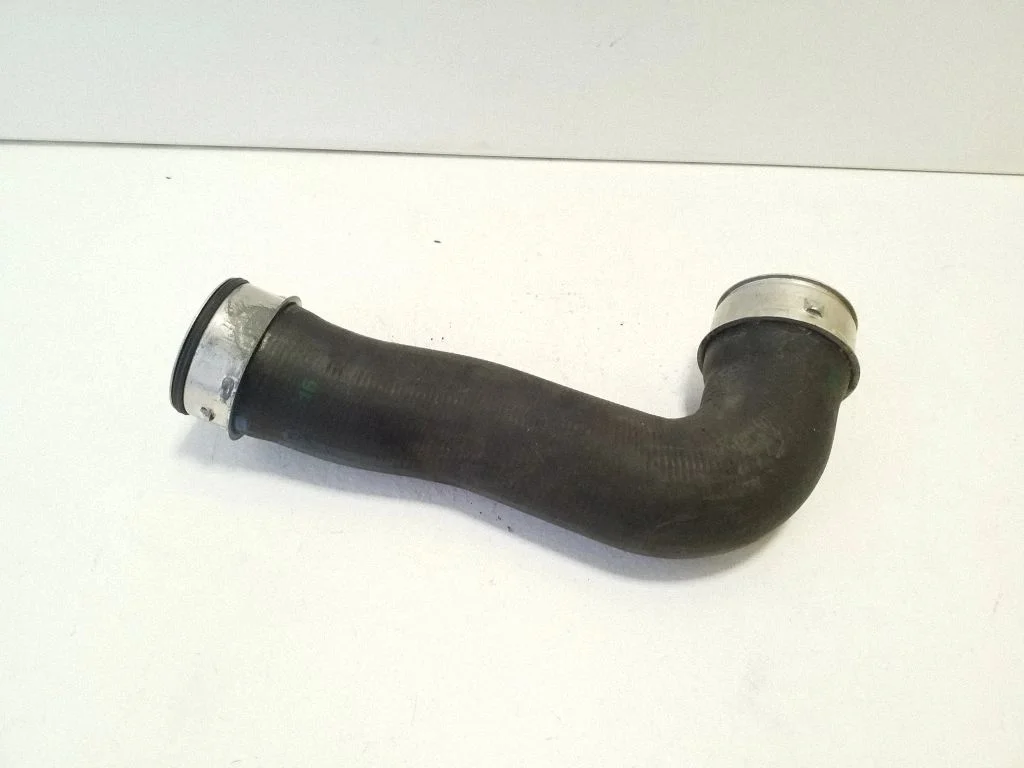 Vahejahuti voolik (-ud)/ toru (-d) 1K0145834L
