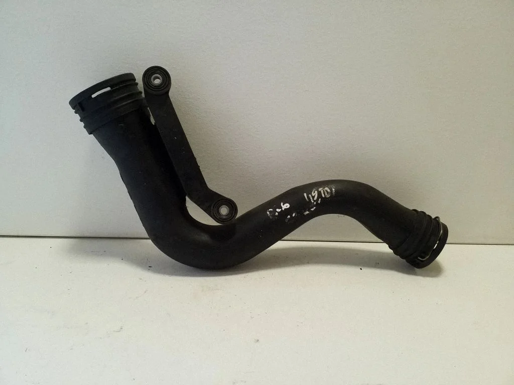 Vahejahuti voolik (-ud)/ toru (-d) 1K0145762P