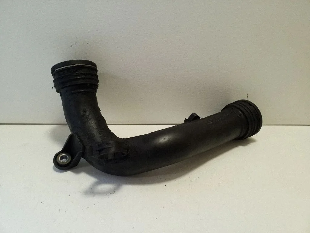 Vahejahuti voolik (-ud)/ toru (-d) 1K0145762