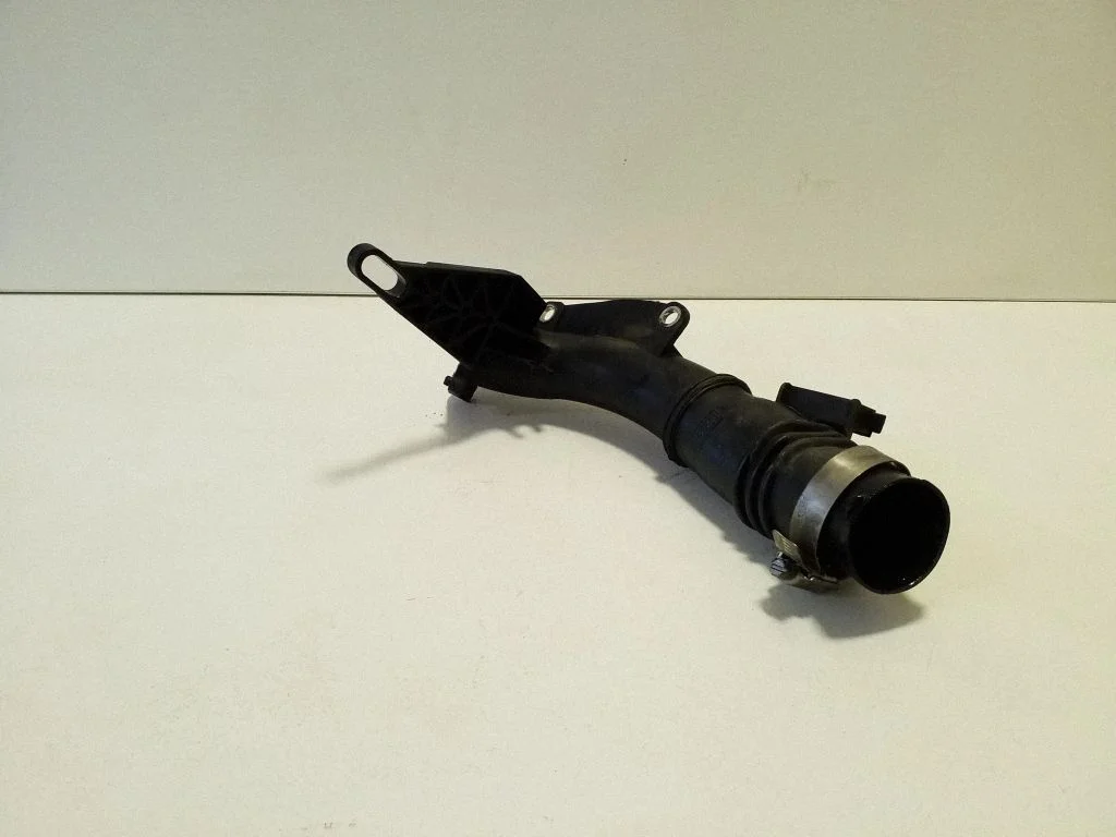 Intercooler hose/pipe AV6Q9351BC