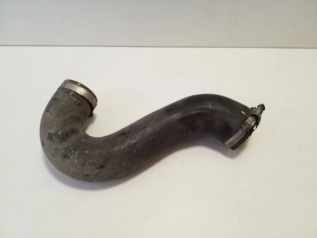 Intercooler hose/pipe 2H0145980D