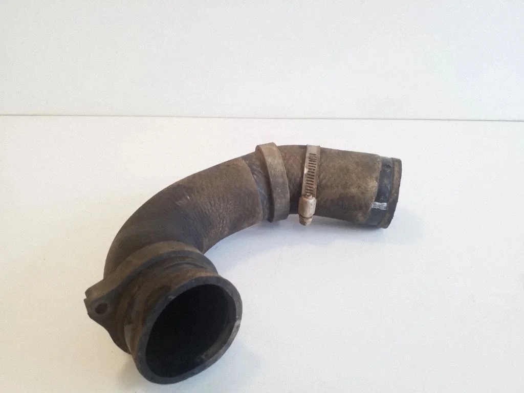 Vahejahuti voolik (-ud)/ toru (-d) – Toyota Hilux (AN120, AN130) (2015-2020)