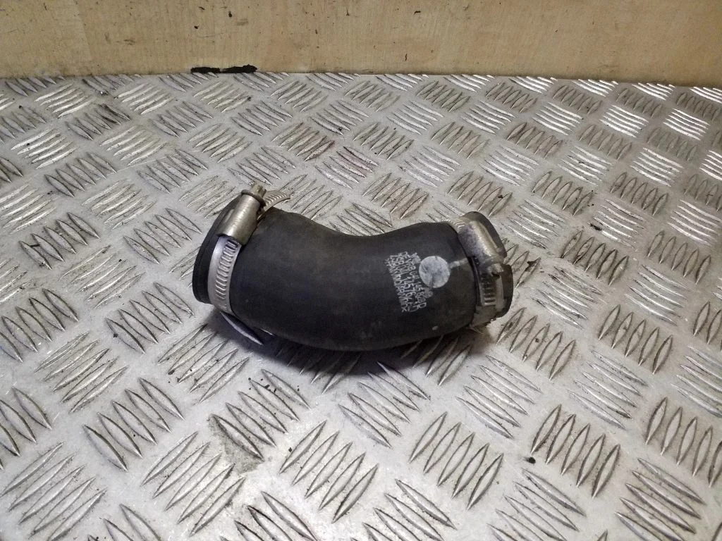Intercooler hose/pipe 04L145828D