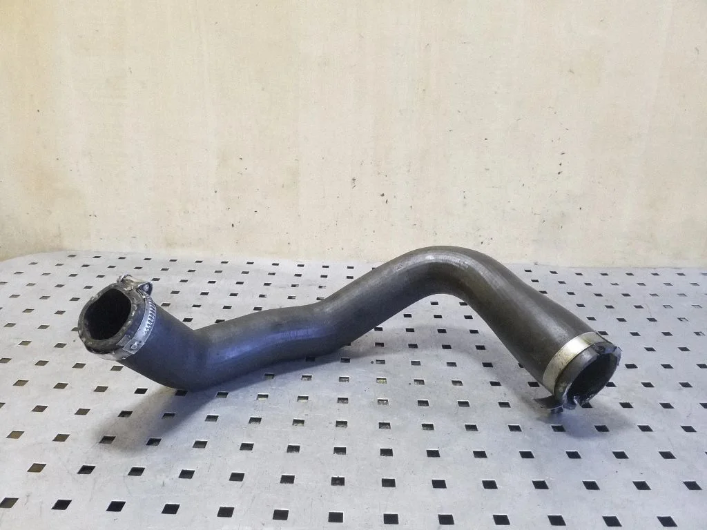 Intercooler hose/pipe CPLA6F074CC