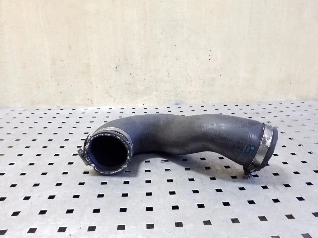 Intercooler hose/pipe 7P0145972D