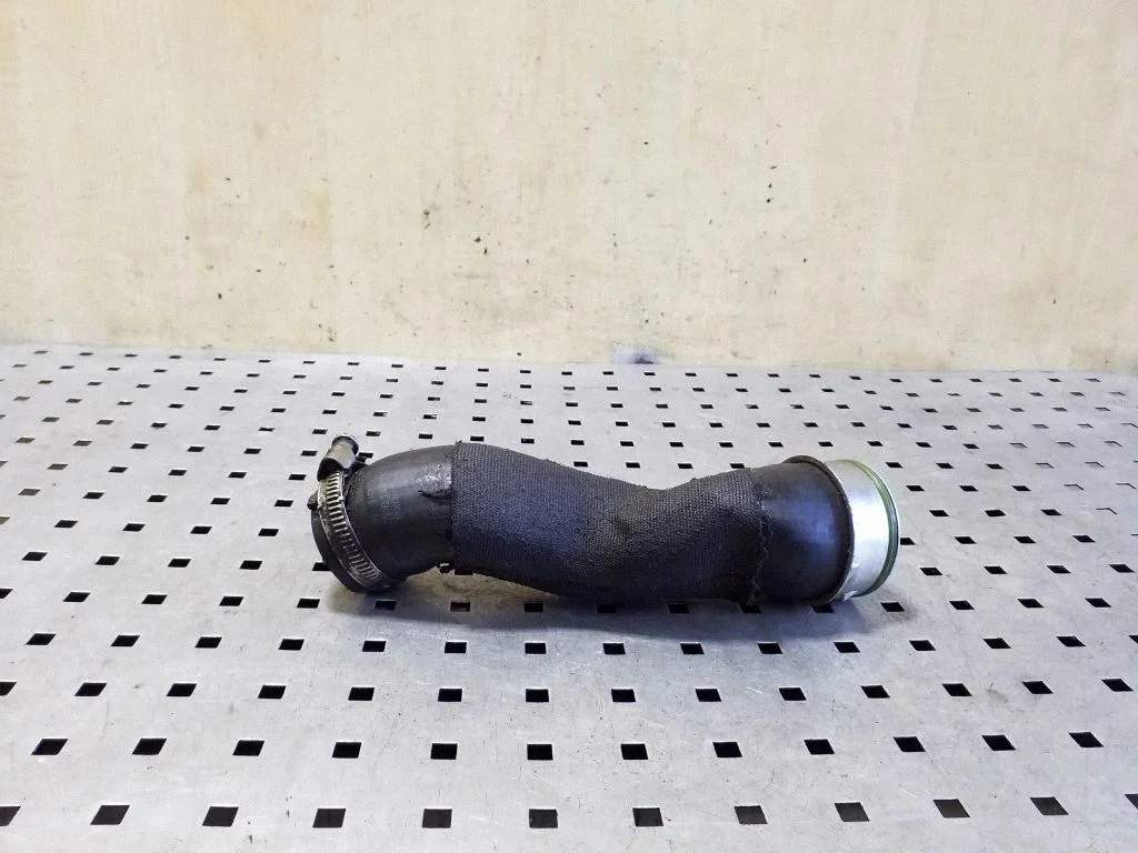 Intercooler hose/pipe 7P0145943