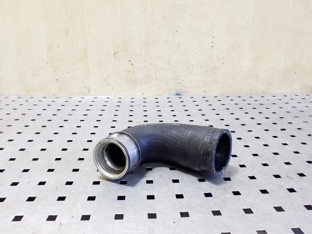 Intercooler hose/pipe 7P0145708A