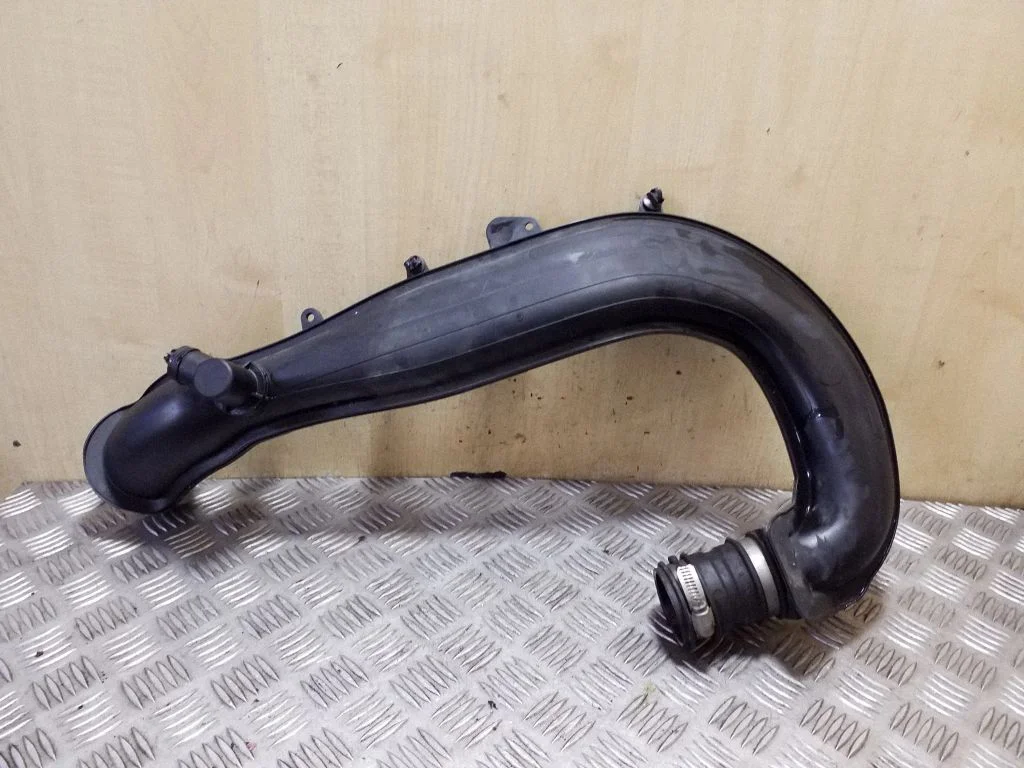 Intercooler hose/pipe DS739C623GG