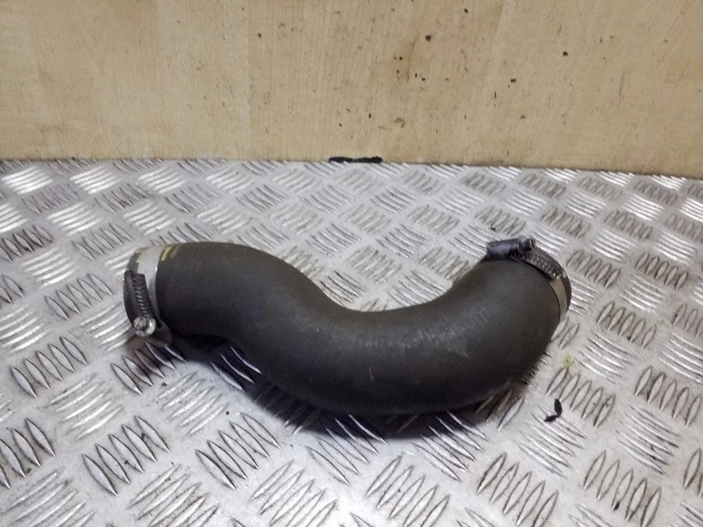 Intercooler hose/pipe