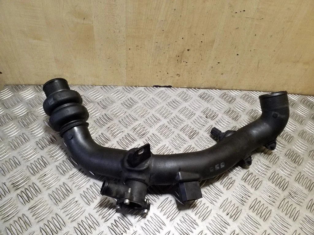 Intercooler hose/pipe