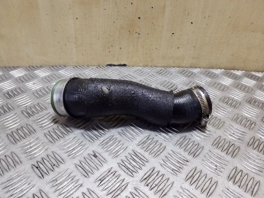 Intercooler hose/pipe 7P0145943