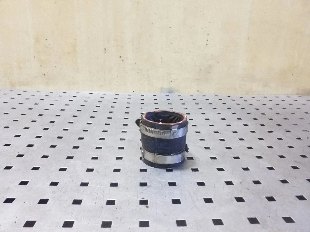 Intercooler hose/pipe 7P0145832