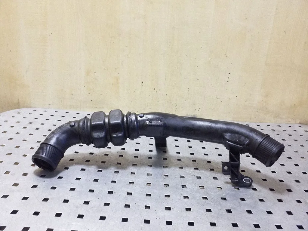 Intercooler hose/pipe DS736C646DK