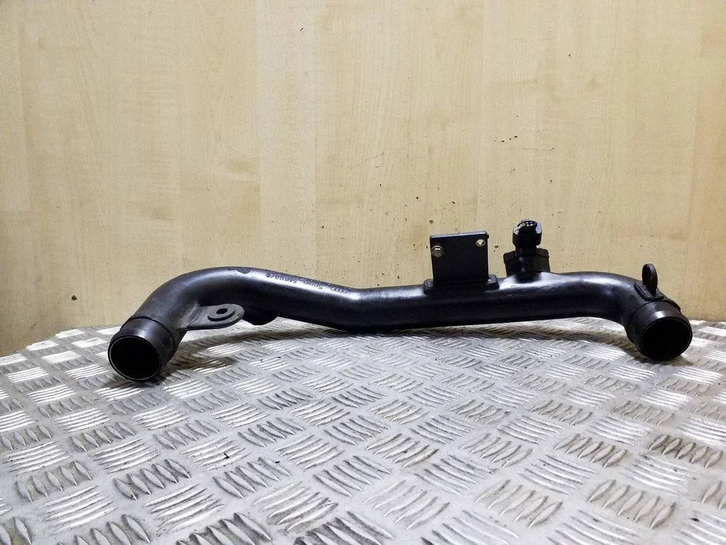 Wąż / rura intercoolera 8D0145840C