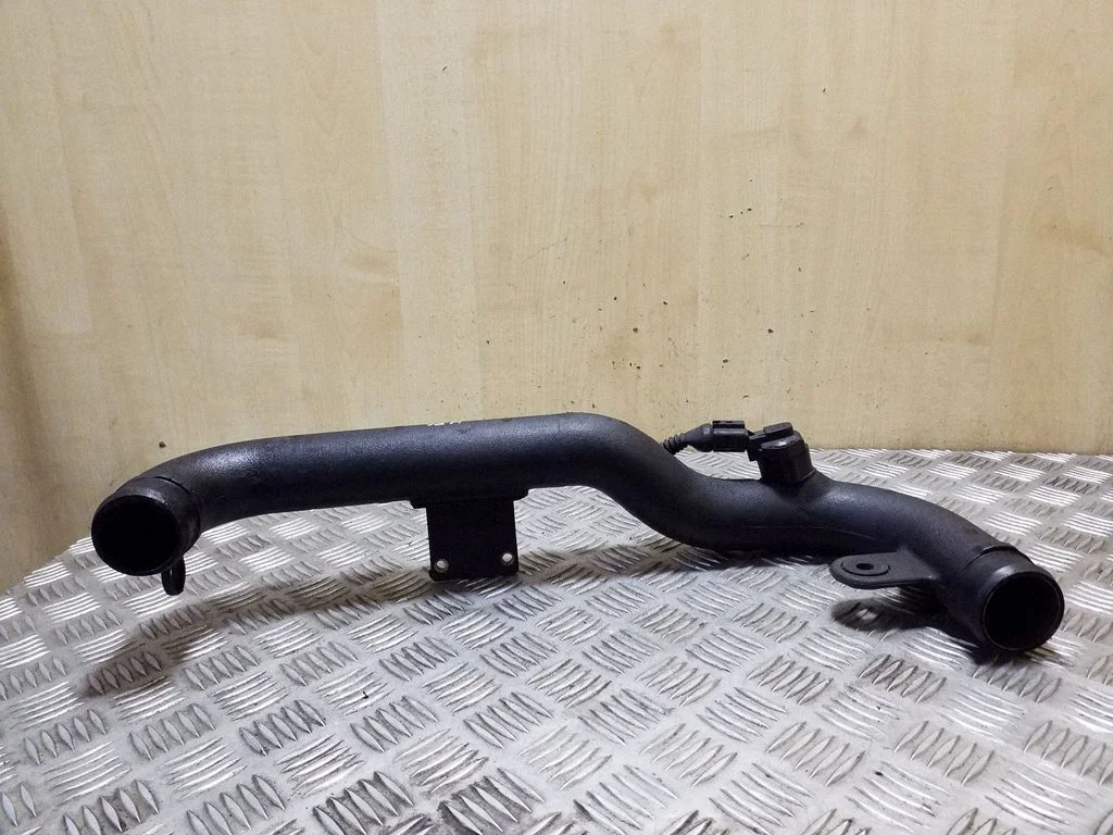 Intercooler hose/pipe 8D0145840M