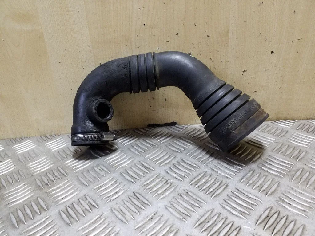 Intercooler hose/pipe 8D0129615A