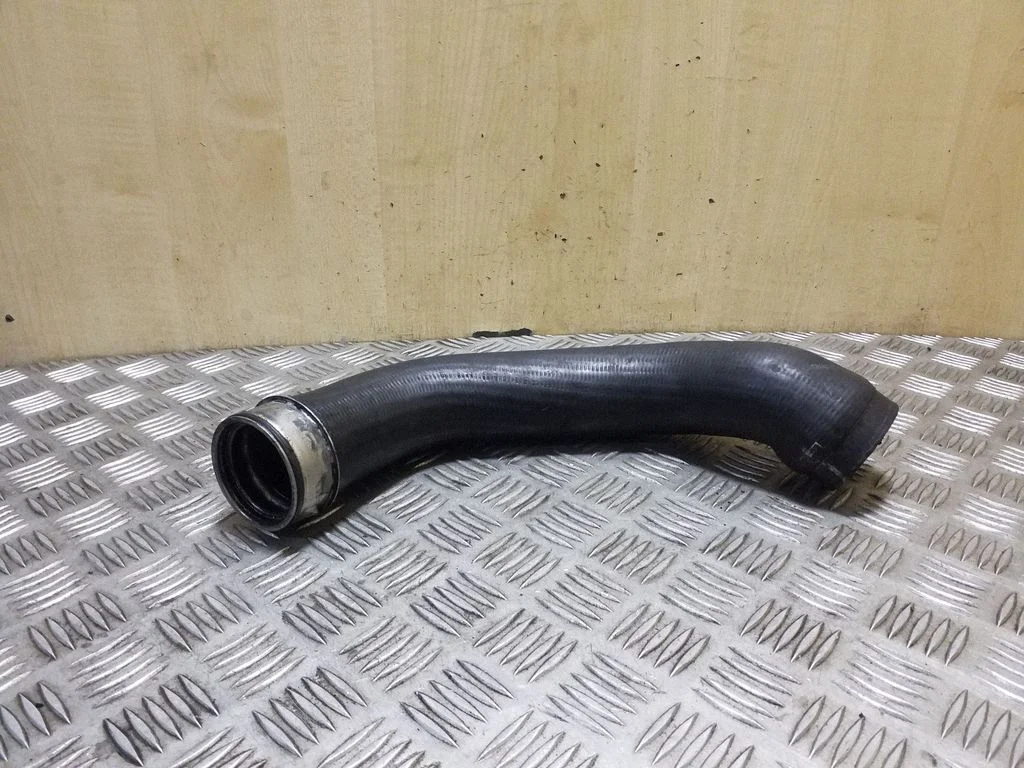 Wąż / rura intercoolera 4B0145745E