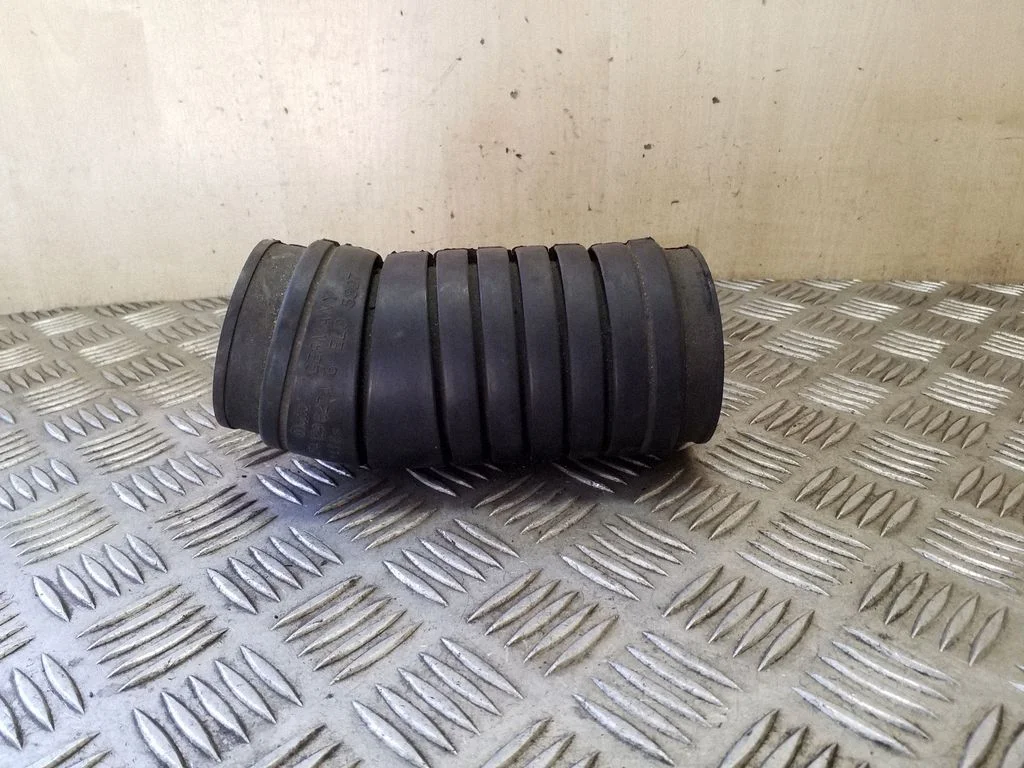 Intercooler hose/pipe 074129627A