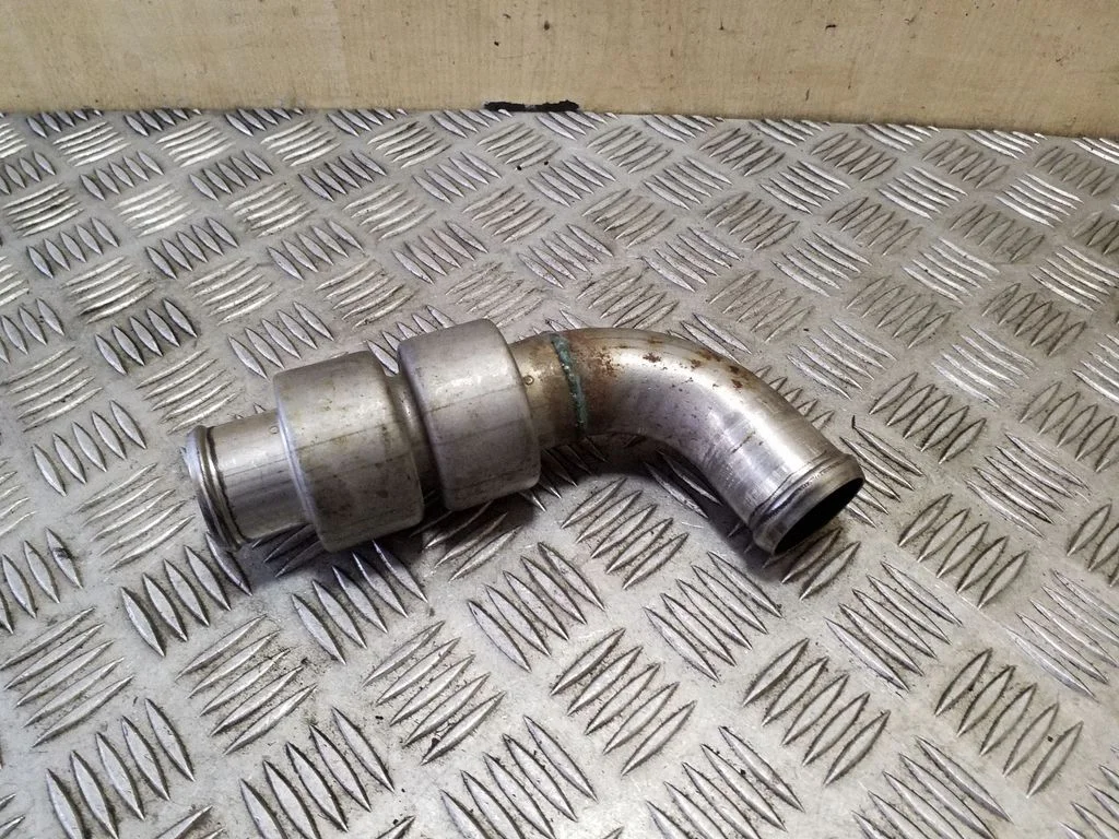 Intercooler hose/pipe