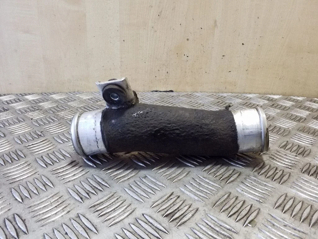 Intercooler hose/pipe