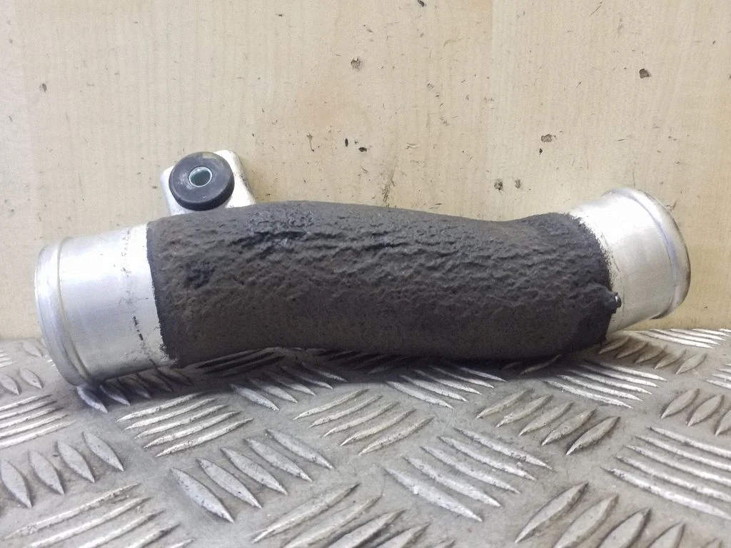 Intercooler hose/pipe