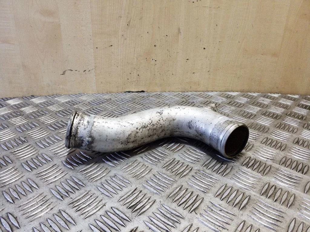 Intercooler hose/pipe