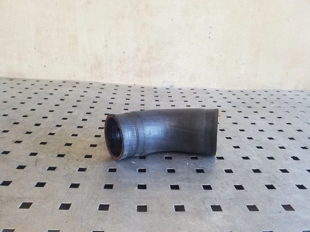 Intercooler hose/pipe 04L145828G