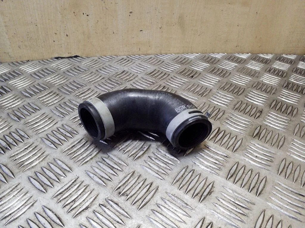 Intercooler hose/pipe 04L131525J