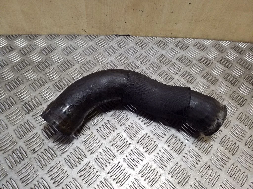 Intercooler hose/pipe