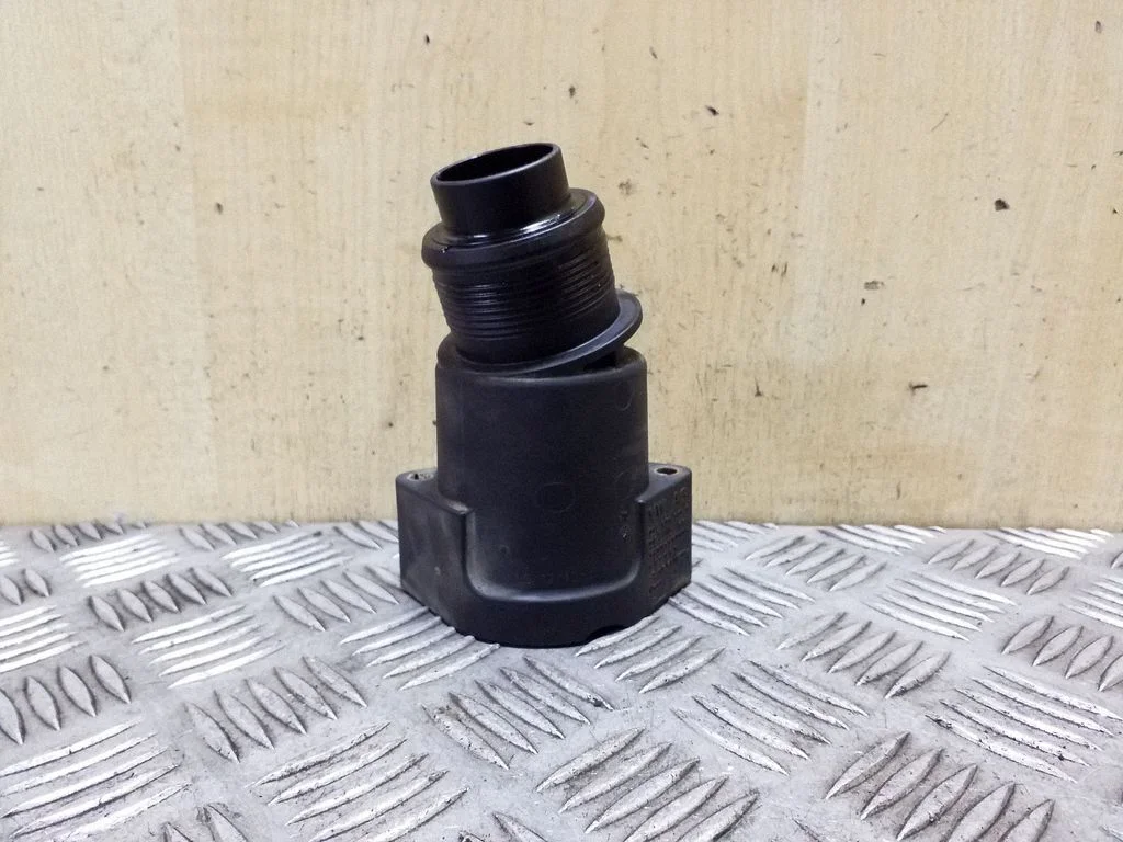 Vahejahuti voolik (-ud)/ toru (-d) 03L131111G