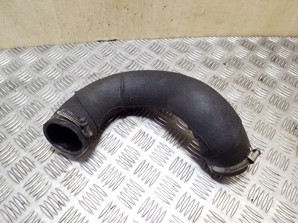 Intercooler hose/pipe 8R0145709J