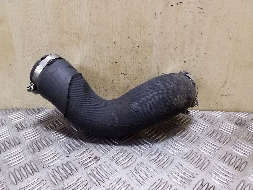 Wąż / rura intercoolera 8K0145737H