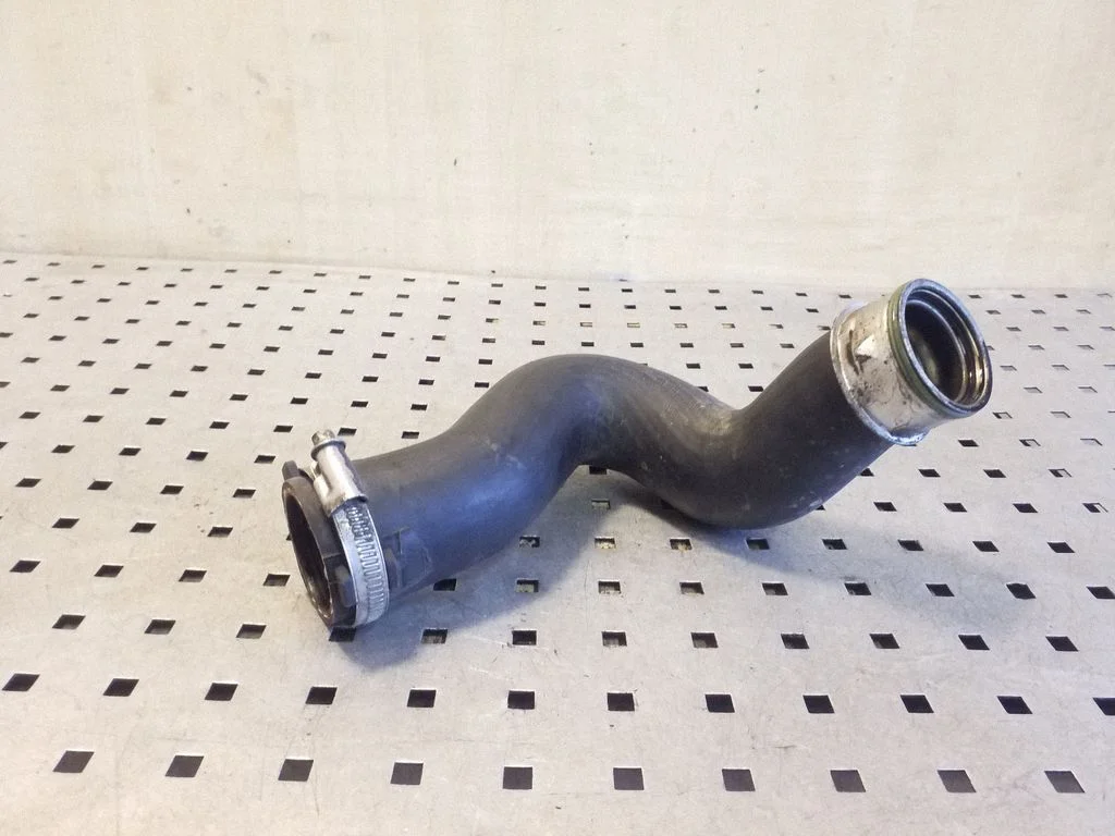 Intercooler hose/pipe 7L6145738A